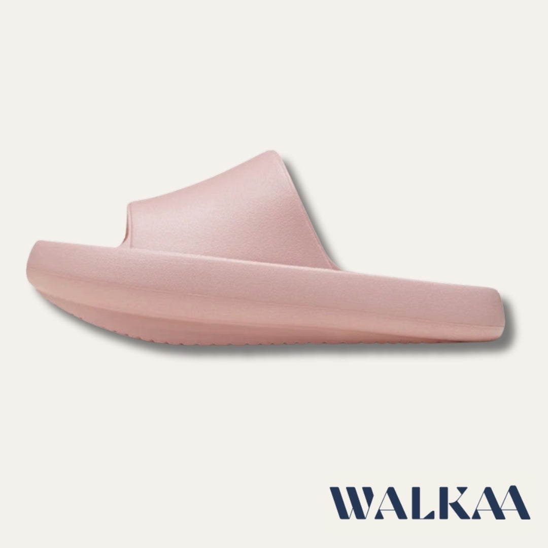 Claquettes WALKAA  avec semelle inclinée.