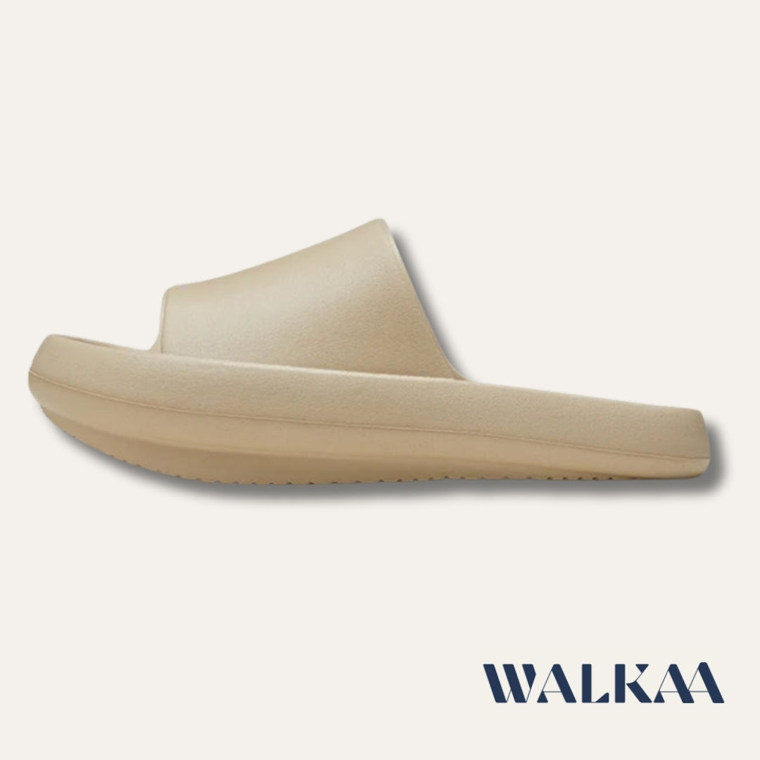 Claquettes WALKAA  avec semelle inclinée.